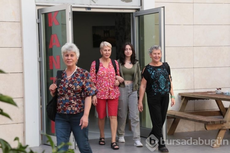 Anneanne iki kardeşi ve torunu aynı üniversitede eğitim görüyor