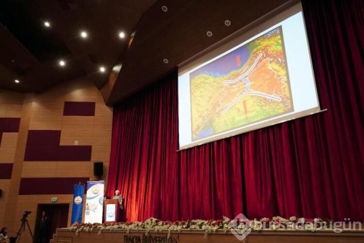 Prof. Dr. Yılmaz: Arabistan'daki deprem levhası tıpkı bir buldozer gibi doğuyu sıkıştırıyor
