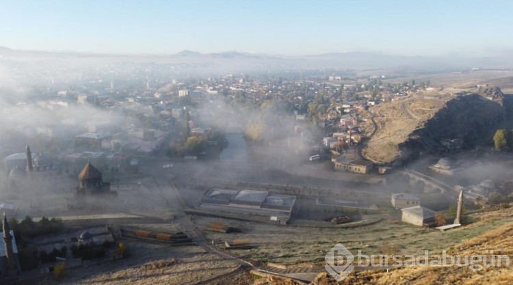 Kars sis bulutları arasında kayboldu
