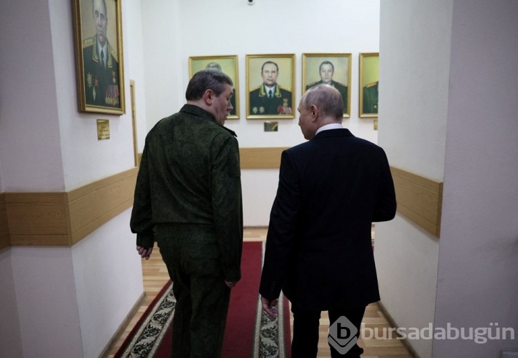 Putin'den Ukrayna sınırındaki Rus ordusu karargahına ziyaret
