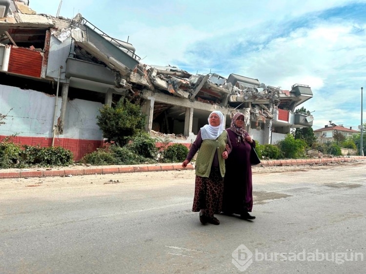 4 yıl sonra yeniden görmeye başlayan kadın: "Enkazları görünce içim parçalandı"
