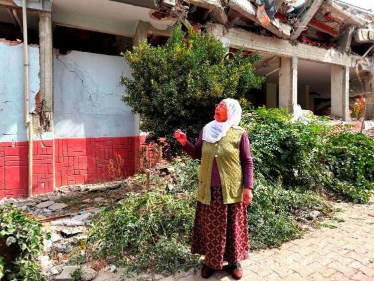 4 yıl sonra ameliyatla gözleri açılan kadın: Malatya'da enkazları görünce içim parçalandı
