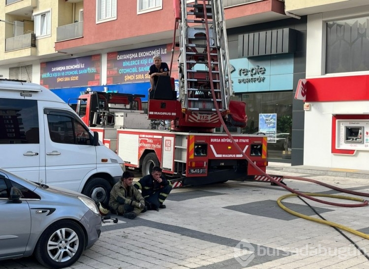 Bursa Yıldırım'da apartmanın 4. katında yangın!