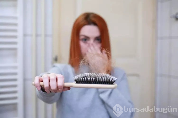Saç köklerini coşturuyor! Tek bir damlası bir mucize olan bu şey oluk oluk saç çıkarıyor..