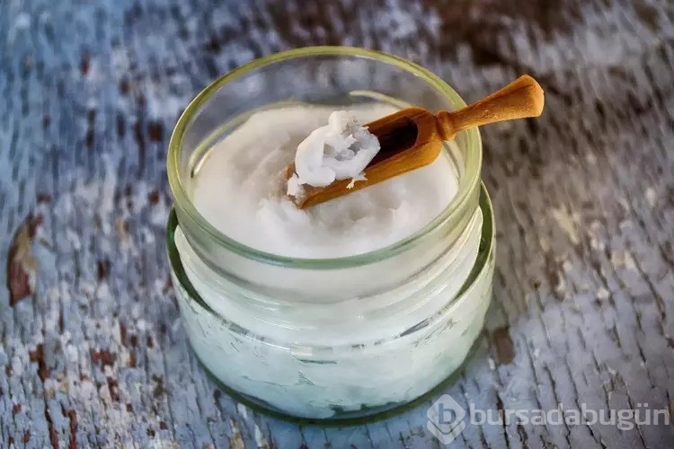 Saç köklerini coşturuyor! Tek bir damlası bir mucize olan bu şey oluk oluk saç çıkarıyor..