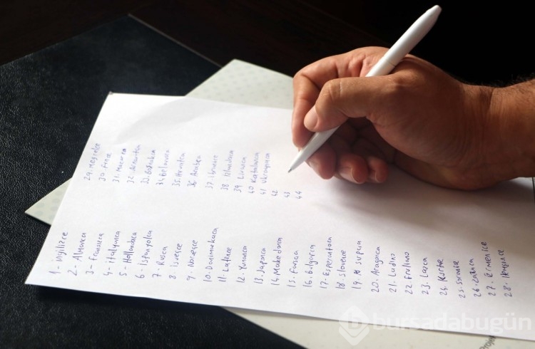 10 yaşında okuduğu Almanca masal kitabından etkilenerek 44 dil birden öğrendi