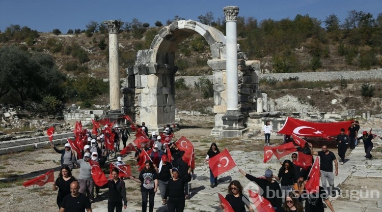 Gladyatörler kentinde "100. Yıl" ve "Türkiye" koreografisi oluşturuldu
