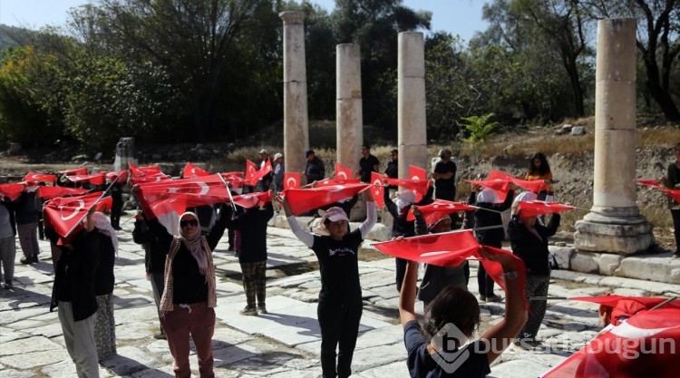 Gladyatörler kentinde "100. Yıl" ve "Türkiye" koreografisi oluşturuldu
