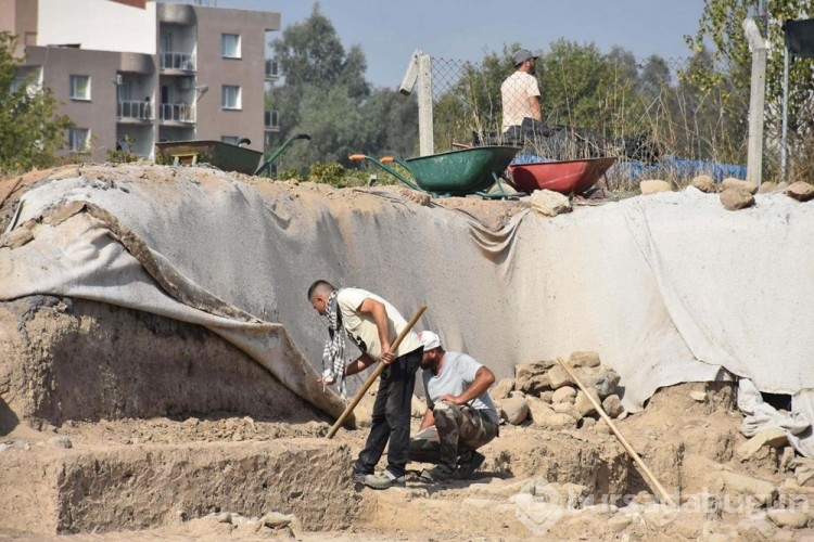 İzmir'de 5 bin yıllık tanrıça heykelciği bulundu
