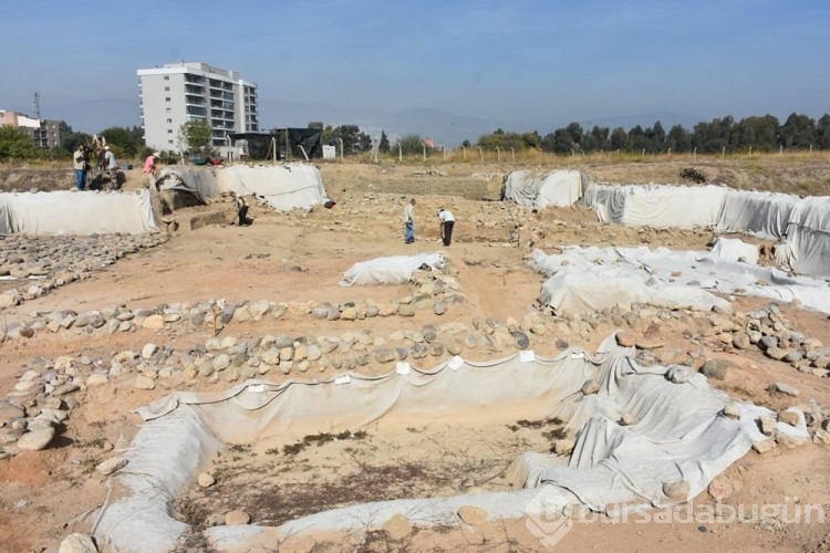 İzmir'de 5 bin yıllık tanrıça heykelciği bulundu
