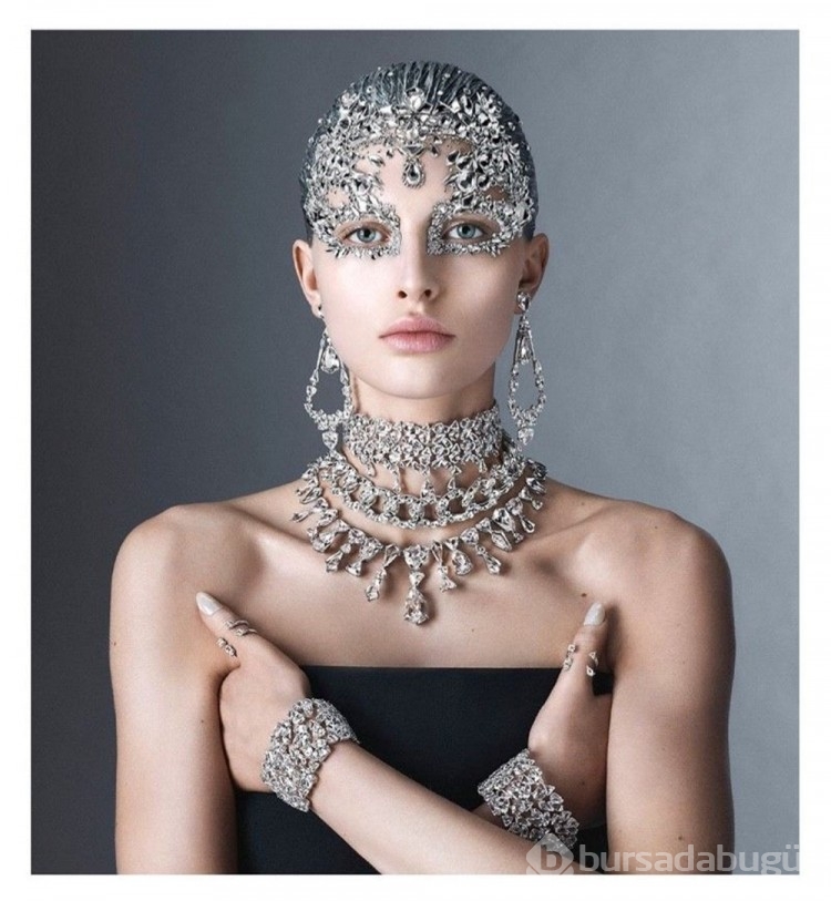 Swarovski'nin kozmik temalı 2023 Noel koleksiyonu