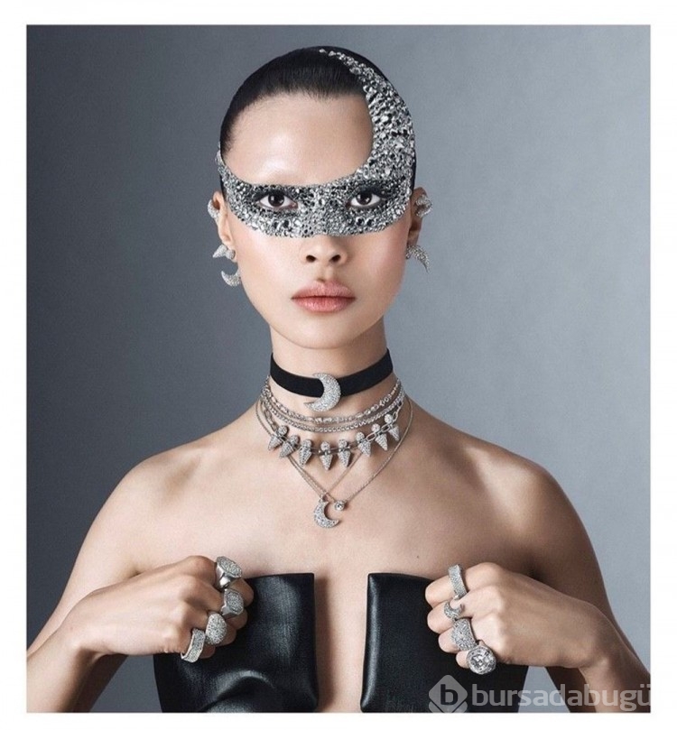 Swarovski'nin kozmik temalı 2023 Noel koleksiyonu