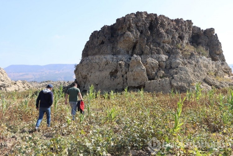 Sular çekildi, lav kalıntıları ortaya çıktı
