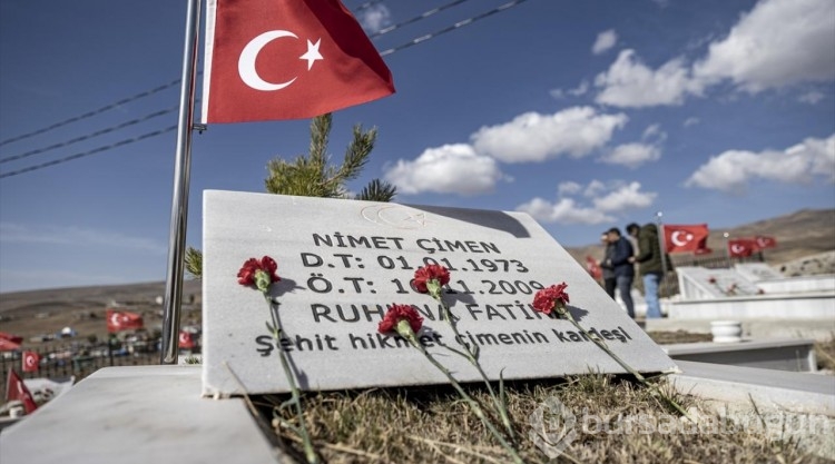 PKK'lı teröristlerin katlettiği 33 Yavi şehidi mezarları başında anıldı
