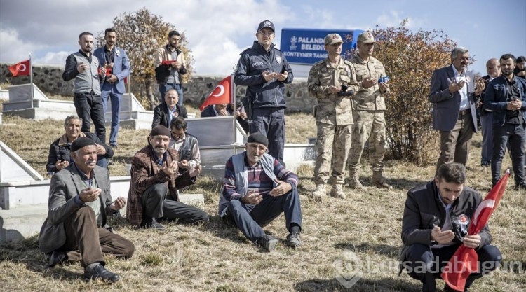 PKK'lı teröristlerin katlettiği 33 Yavi şehidi mezarları başında anıldı
