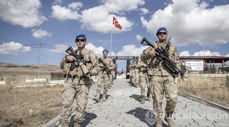 PKK'lı teröristlerin katlettiği 33 Yavi şehidi mezarları başında anıldı
