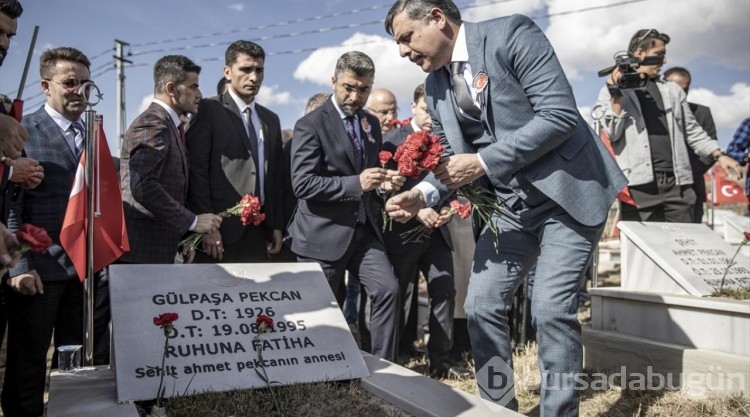 PKK'lı teröristlerin katlettiği 33 Yavi şehidi mezarları başında anıldı
