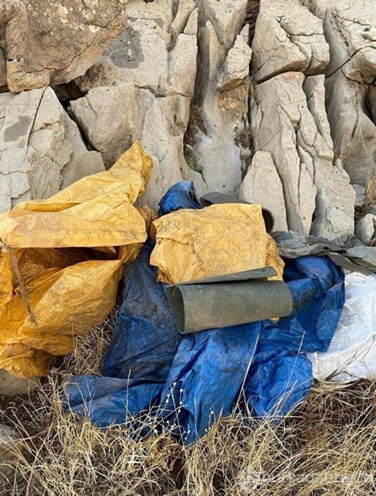 Hakkari'de terör operasyonu! Teröristlere ait malzemeler ele geçirildi
