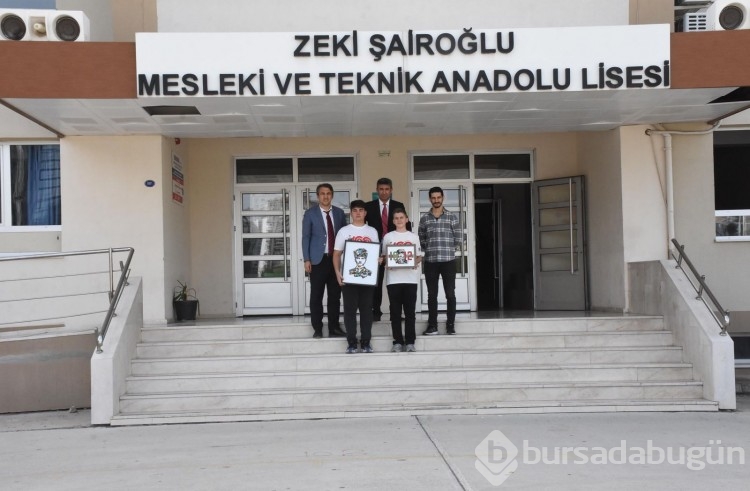 15 yaşındaki iki öğrenci Atatürk portresi yaptı