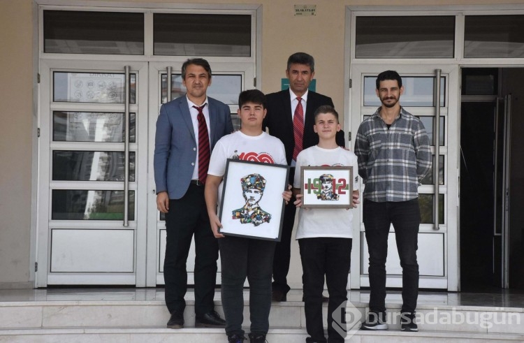 15 yaşındaki iki öğrenci Atatürk portresi yaptı
