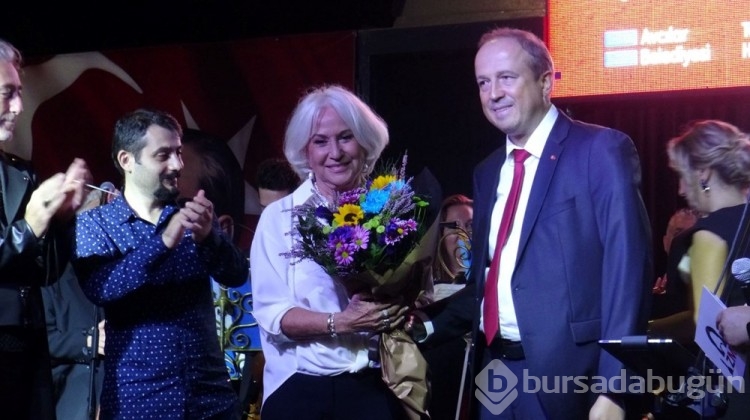 Barış Manço'nun 50 yıl önce bestelediği "2023 Marşı" sahneye taşındı

