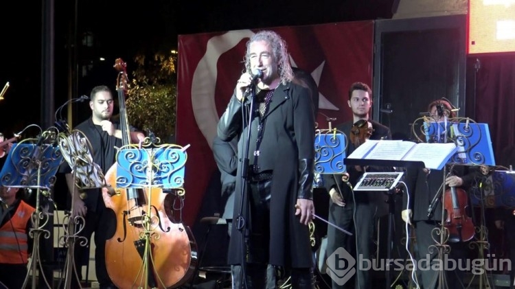 Barış Manço'nun 50 yıl önce bestelediği "2023 Marşı" sahneye taşındı
