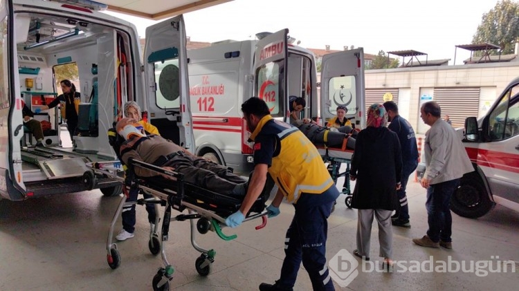 Bursa'da cip yolcu minibüsüne çarptı: 11 yaralı
