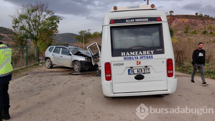 Bursa'da cip yolcu minibüsüne çarptı: 11 yaralı
