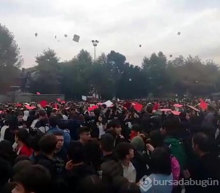 8 bin 100 liselinin katıldığı 'Türk Bayrağı' koreografisi yapılamadı, öğrenciler duruma tepki gösterdi
