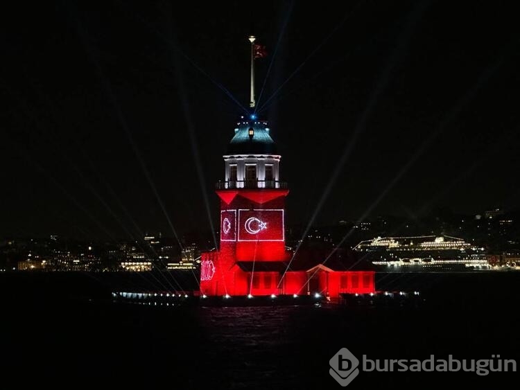 Kız Kulesi Türk bayrağı ile ışıklandırıldı 
