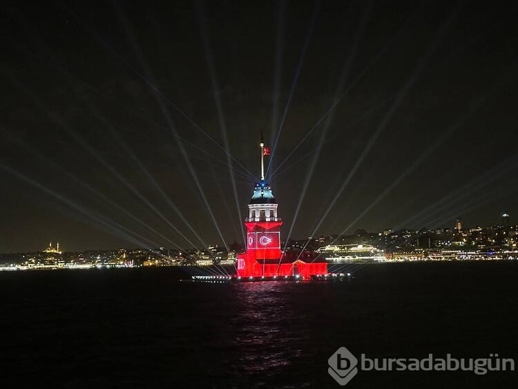 Kız Kulesi Türk bayrağı ile ışıklandırıldı 
