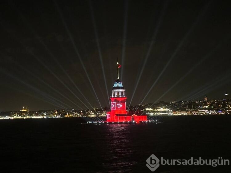 Kız Kulesi Türk bayrağı ile ışıklandırıldı 
