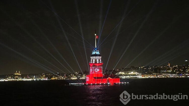 Kız Kulesi Türk bayrağı ile ışıklandırıldı 
