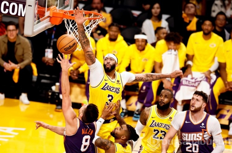 Lakers NBA'de Suns'ı yenerek ilk galibiyetini aldı
