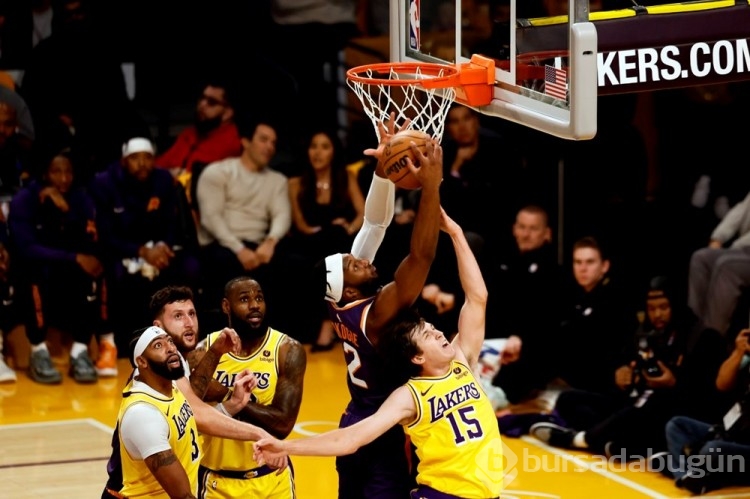 Lakers NBA'de Suns'ı yenerek ilk galibiyetini aldı
