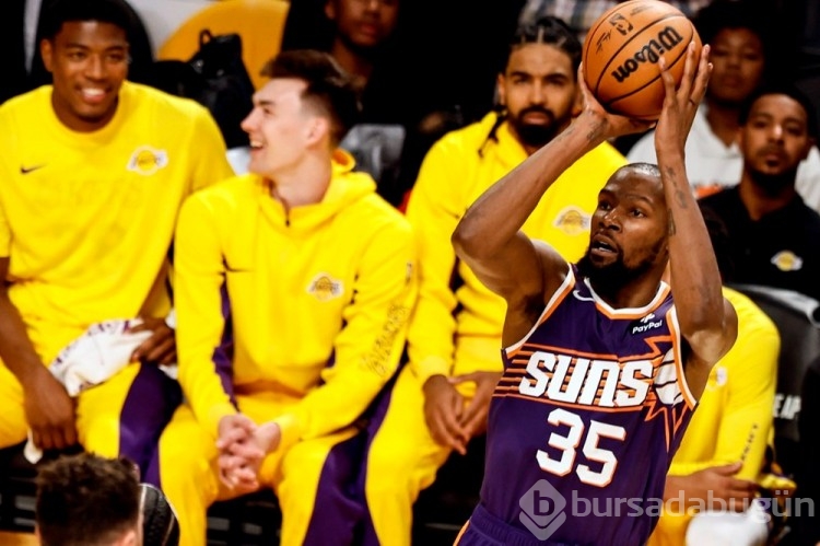 Lakers NBA'de Suns'ı yenerek ilk galibiyetini aldı
