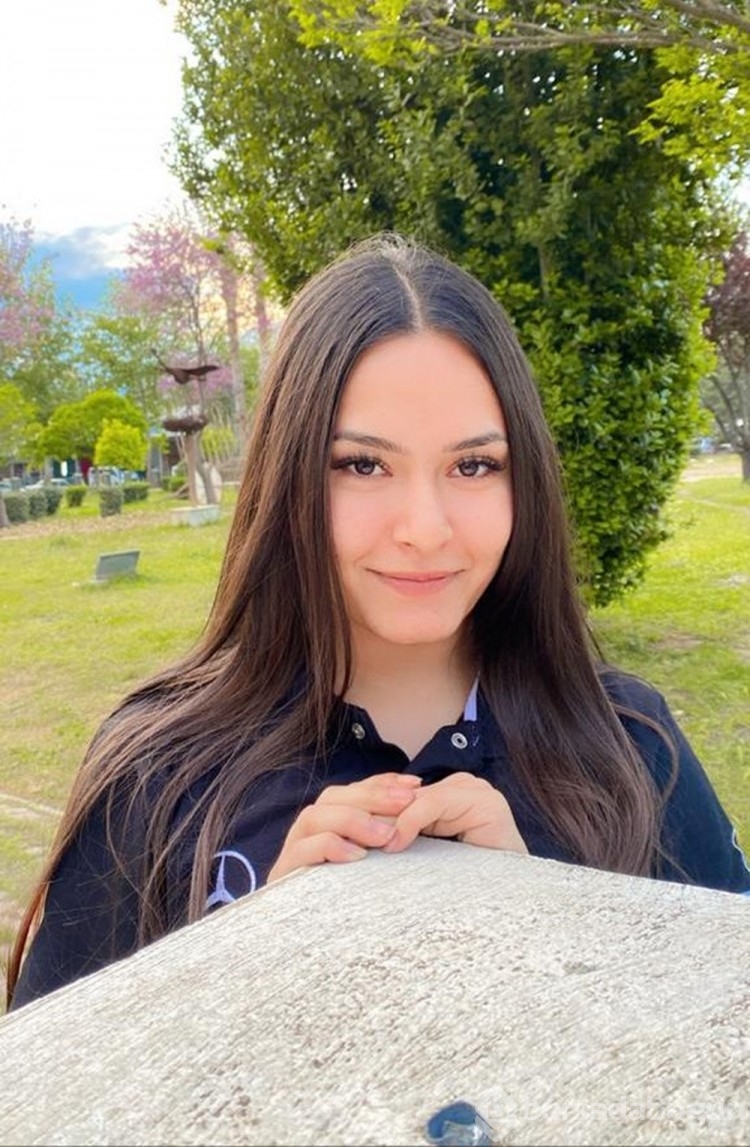 Sanayide benzin buharı parlayınca saçı ve vücudu yandı
