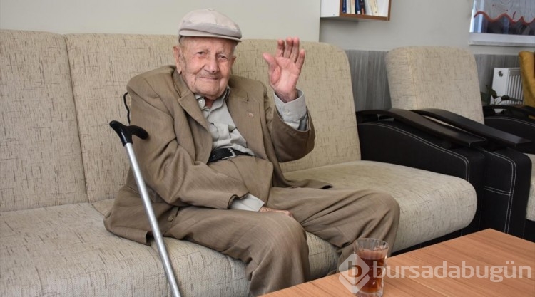 Sivrihisarlı 100 yaşındaki Mehmet amca, Atatürk ile konuştuğu günü unutamıyor
