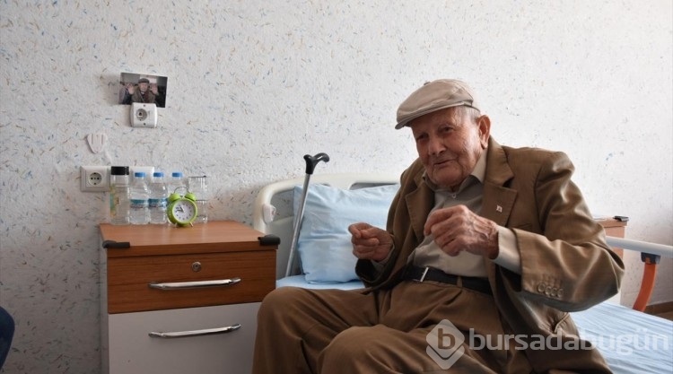 Sivrihisarlı 100 yaşındaki Mehmet amca, Atatürk ile konuştuğu günü unutamıyor
