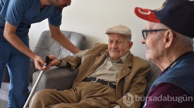 Sivrihisarlı 100 yaşındaki Mehmet amca, Atatürk ile konuştuğu günü unutamıyor
