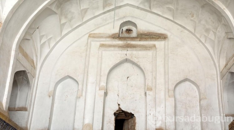 Afganistan'daki depremlerde tarihi yapılar da hasar gördü