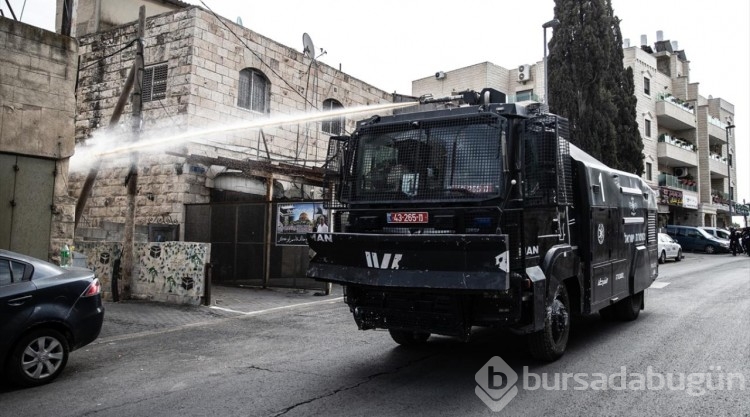 İsrail, Filistinli gençlerin Mescid-i Aksa'da cuma namazı kılmasına yine izin vermedi