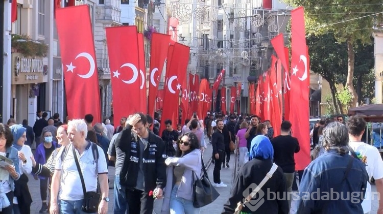 İstiklal Caddesi Türk bayraklarıyla donatıldı
