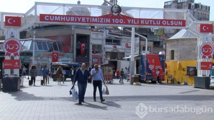 İstiklal Caddesi Türk bayraklarıyla donatıldı
