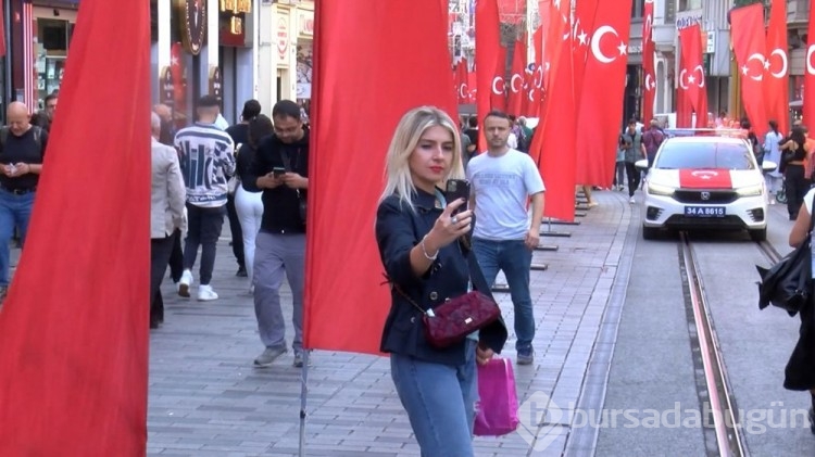 İstiklal Caddesi Türk bayraklarıyla donatıldı
