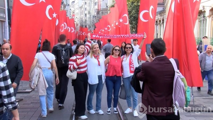 İstiklal Caddesi Türk bayraklarıyla donatıldı
