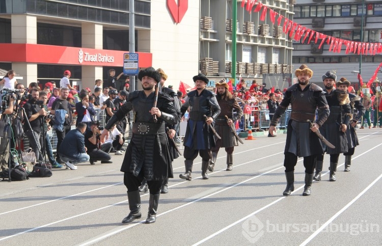 Cumhuriyet'in 100. yılında Bursa'da kutlamalardan renkli kareler 