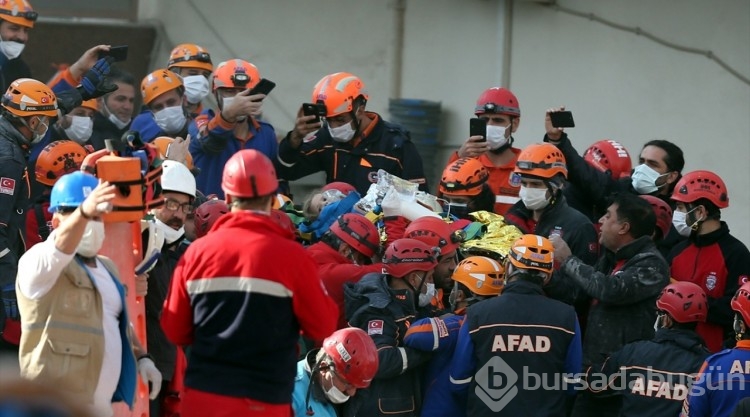 İzmir depreminin simgesi Ayda, annesinin adının verildiği parkta oynuyor
