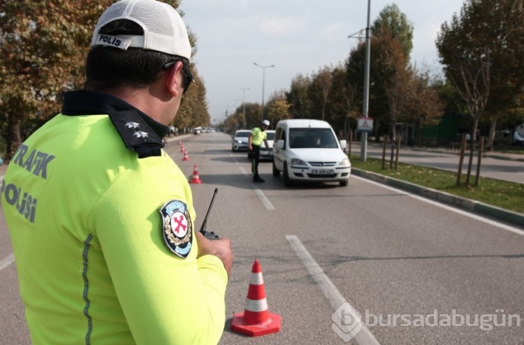 Bursa'da aday sürücü emniyet kemerini takmadığı için ceza aldı
