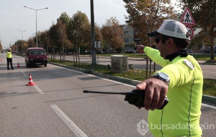 Bursa'da aday sürücü emniyet kemerini takmadığı için ceza aldı